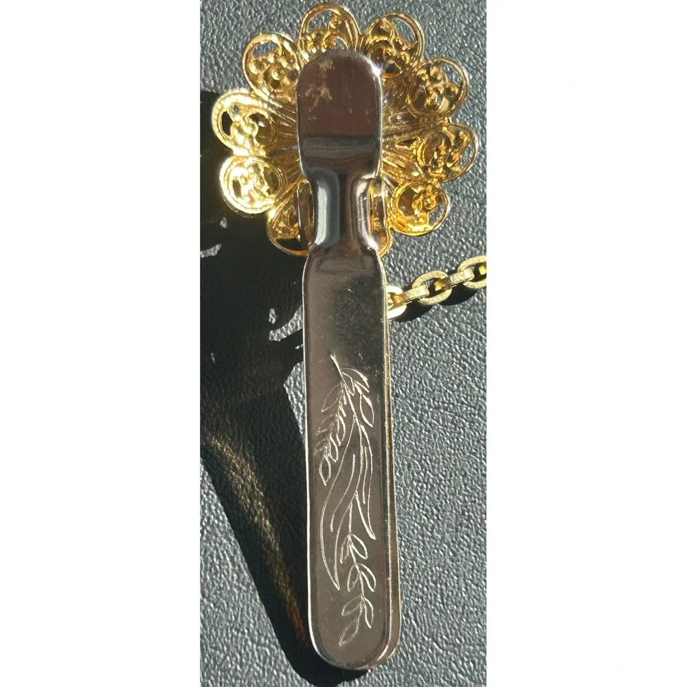 Vintage Kings Key Finder Purse Clip Gold Tone Filigree Flower Blue Rhinestone
